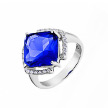 Нарядное кольцо с ярко синим фианитом, сделано из серебра