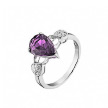 Кольцо из серебра с фиолетовым грушевидным камнем в обрамлении фианитов