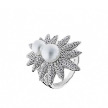 Кольцо цветок из родированного серебра с фианитами и жемчугом